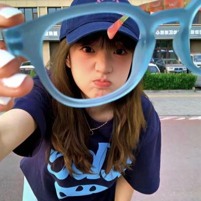 闺蜜网恋我奔现，炮灰女配要翻盘